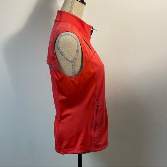 Athleta Ladies Activewear Vest full Front Zip Raspberry Color Medium Gorpcore - Picture 4 of 14